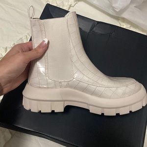 Brand new Pretty little thing boots